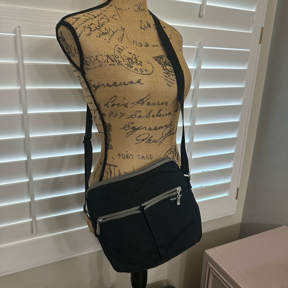 Baggallini Black Crossbody Bag with Silver Zippers